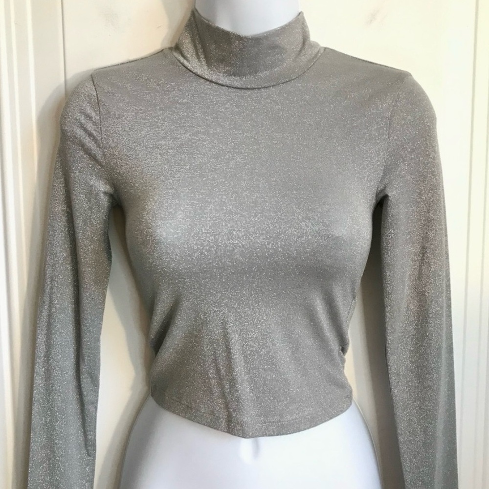 A&F Brand New Women’s Metallic Silver Fitted LS Mock Neck Crop Top size XXS NWT - Picture 6 of 16